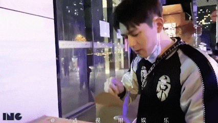 李现|李现、韩东君、刘芮麟聚餐被拍，三人点两份牛排，是小气还是自律