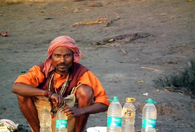 软软够可爱|印度“千万大军”：即将奔赴恒河取水朝圣，当地人普遍不戴口罩