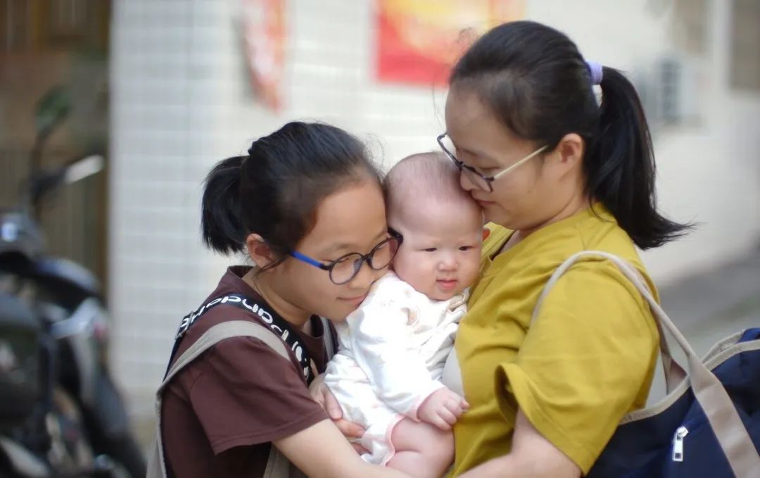 饭饭妈妈育儿|38岁陈意涵官宣怀二胎，生二胎别跟风，不是每个家庭都适合要二胎