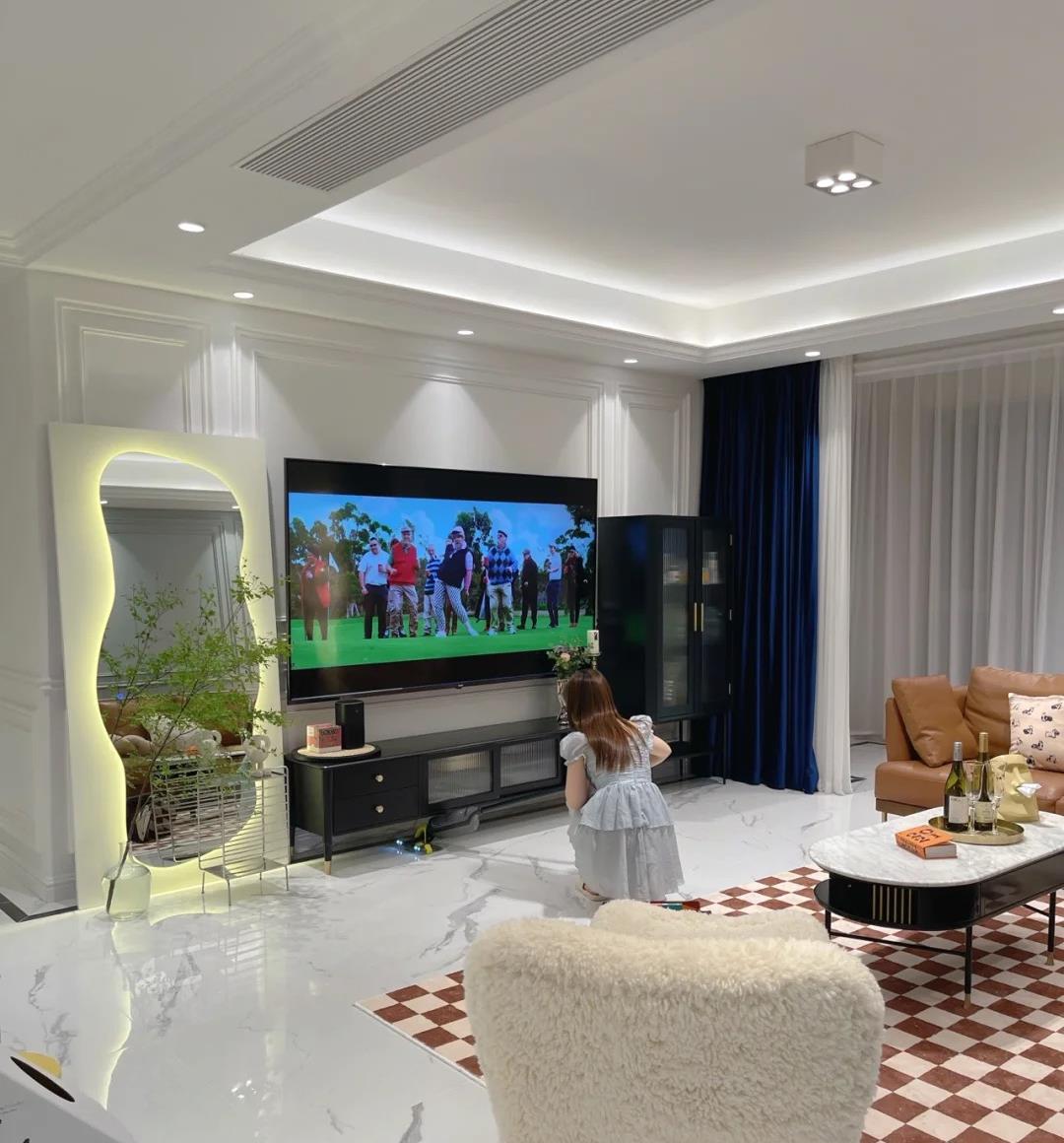 涨停|女主是深度电影爱好者,将自家打造成私人电影院,沦为了宅女