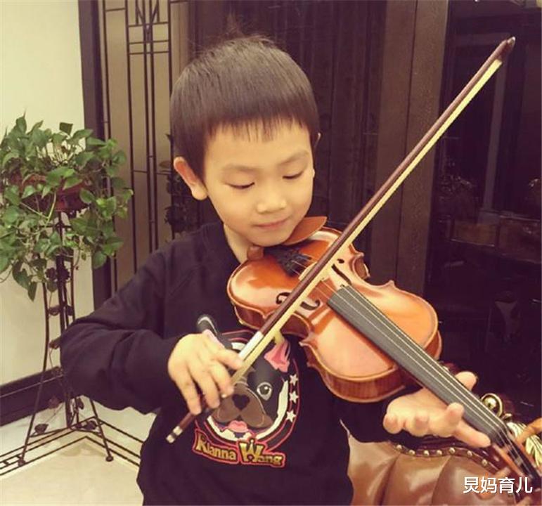 魏大勋|离婚4年，王宝强带儿子，马蓉带女儿，如今兄妹“差距”越发明显