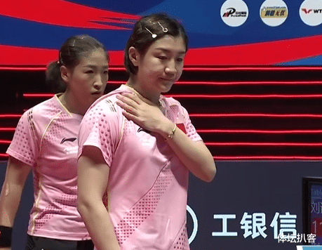 刘诗雯|3-0！陈梦故意让分不打11-0，主动给刘诗雯递毛巾，两人搭档进决赛