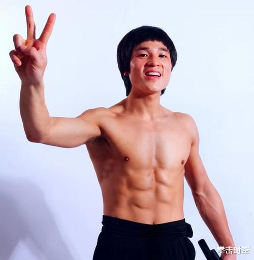 电影|现代李小龙声讨贾玲：你母亲既不是烈士也不是英雄，凭啥作电影名