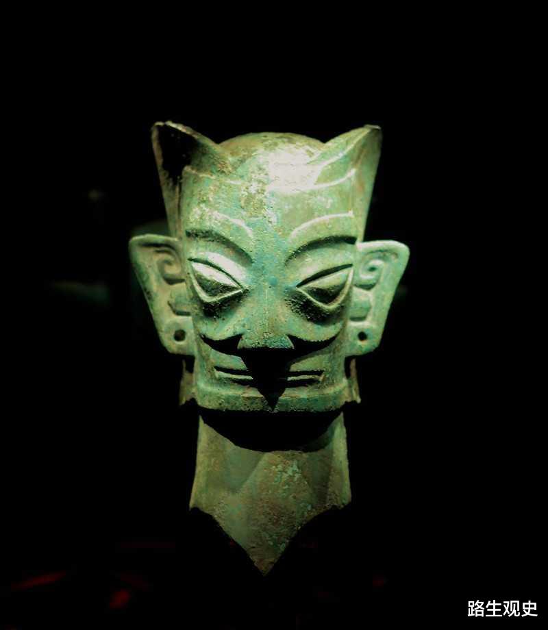 路生观史 甘肃与四川之间有条密道,是河谷,造就三星堆青铜面具的奇特长相