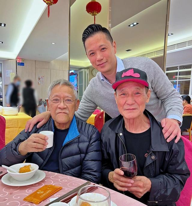 肖战|78岁陈惠敏患癌后恢复理想,与82岁吴耀汉叙旧喝酒,喝到满脸泛红