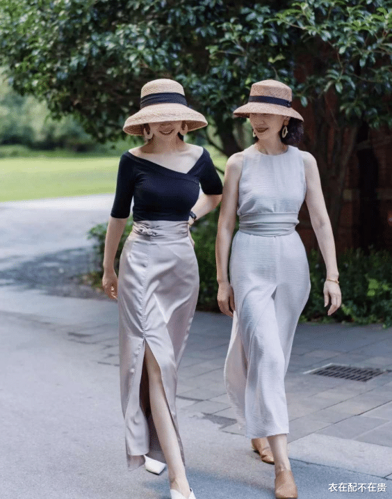 哈利·波特|张纪中娇妻穿搭很阔气，穿一身浅色优雅弹钢琴，39岁却被指长得老