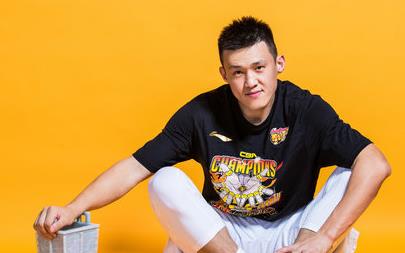 周鹏|周鹏抵达“逃离”宁波抵达丹东,劳斯莱斯接机,牌面满满啊!