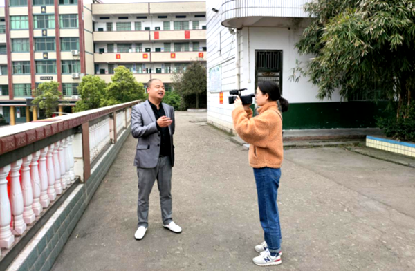 号外深度 浓浓赤子心，暖暖助学情，衡阳县三湖镇举行爱心助学活动
