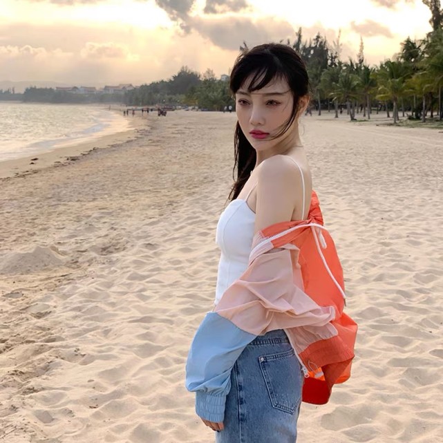 李小璐|李小璐复婚无望努力拼事业,意外露出腋下赘肉,P图过猛认不出