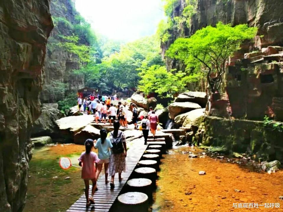 与底层百姓一起呼吸 这10元旅游，这保健品上课，居然有年龄歧视，60岁以下不让参加