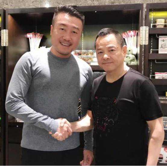 向华强|崩牙驹在美做了啥？前脚上制裁名单后脚入京受封，难怪向华强都怕