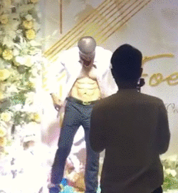 婚礼|肌肉新娘婚礼现场大秀身材，穿婚纱、踩高跟鞋硬拉180kg引发尖叫