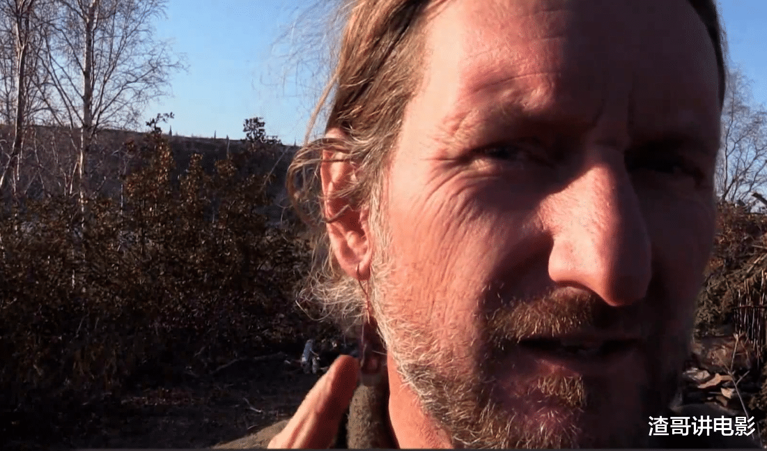 钓鱼|荒野求生争夺100万奖金，钓鱼大佬天天上大货，其他人只能啃野菜