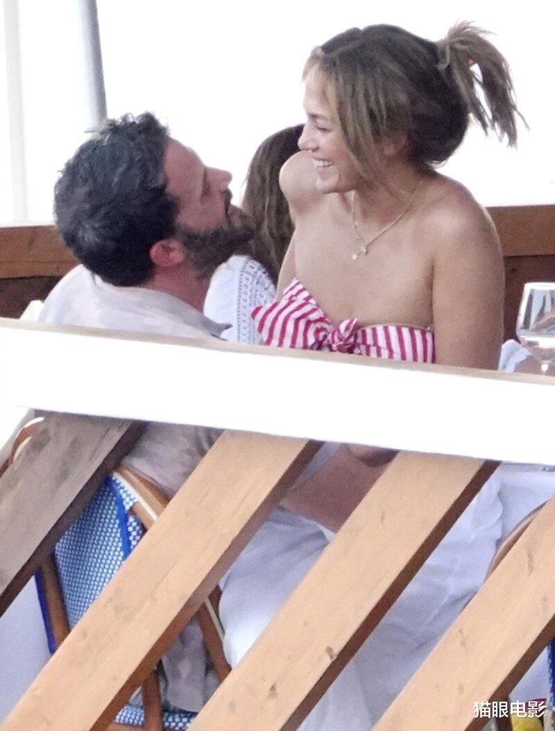 旧爱|大本和旧爱复合后超甜，二人如胶似漆亲不停，网友：嘴粘在一起了