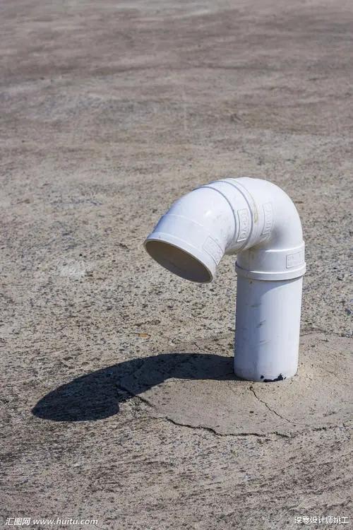 马桶总是留有味道，也许是排气孔堵住或安装错误的原因，可以对应找方法