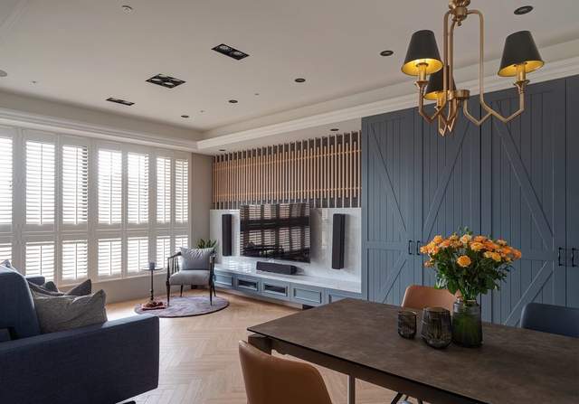 |115平二居，刚柔并济美式风情，十年老宅翻新的三口之家温馨小窝