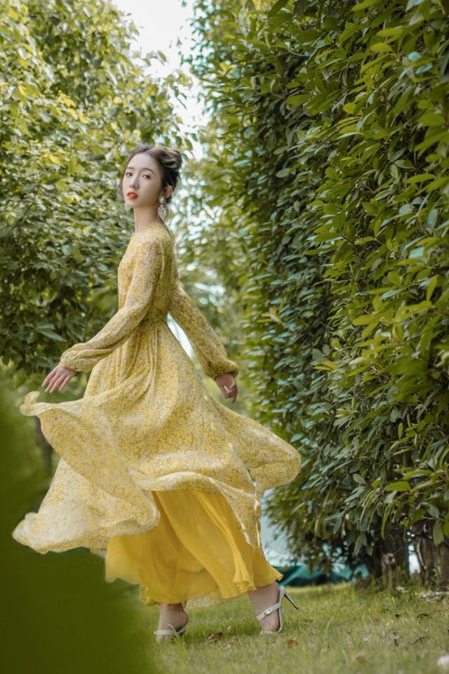 旗袍公馆|孟美岐换风格如整容，穿碎花裙扮邻家女孩，甜美浪漫像换了个人
