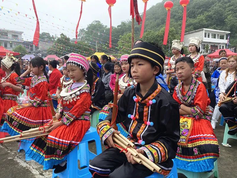 氡泉息烽 “四月八”：息烽苗族同胞庆节日话党恩