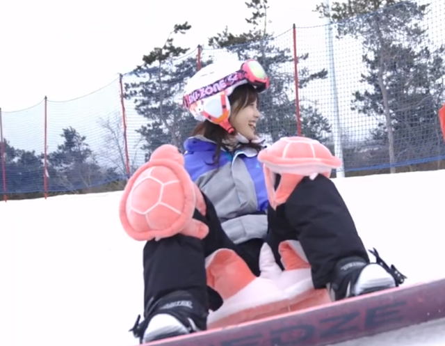 家产|王冰冰行李箱大公开！秋裤保暖内衣装备齐全，展示超大耳罩太可爱