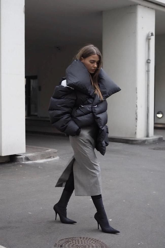 罗云熙|李湘穿粉色羽绒服扮嫩，却搭错下装显臃肿，“上松下紧”才更好看