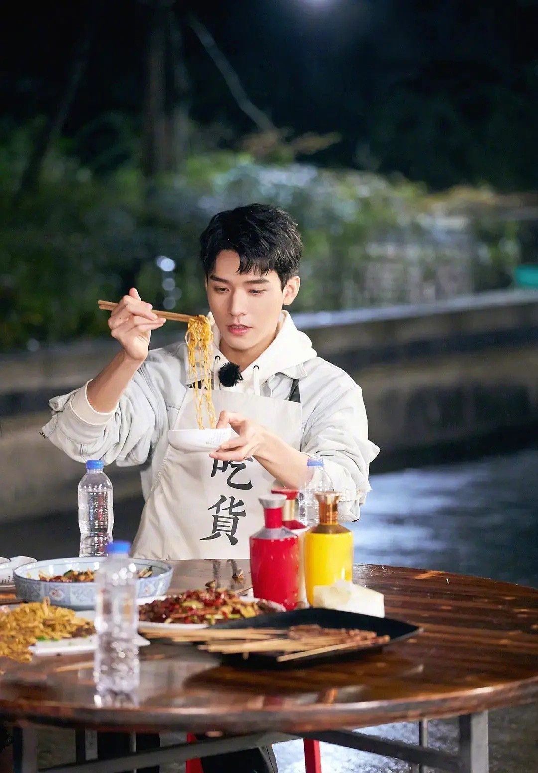 龚俊|龚俊、姚安娜加盟《中餐厅5》，网友：二公主能放过娱乐圈吗？