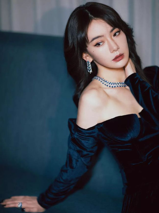 灵熙说珠宝 戚薇：高颜值，风格多样化，不管是性感、可爱、酷炫都能驾驭