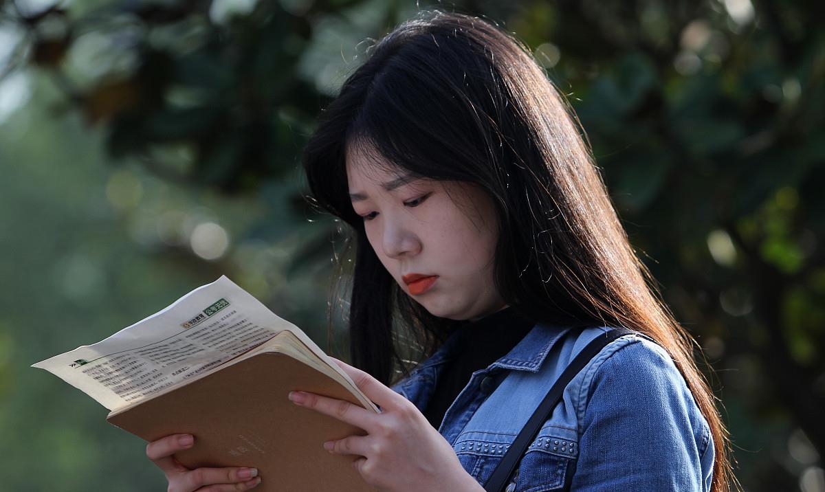 滨州|应届毕业生不找工作,一门心思考公务员,公务员待遇有那么好吗?