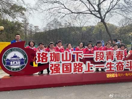 光明网视频 英雄归来！武大樱花见到最想感谢的人