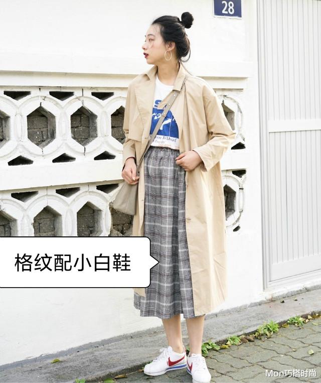 Mon巧搭时尚|穿风衣时，不一定要配马丁靴才好看，今年这“4种”鞋更时髦合拍