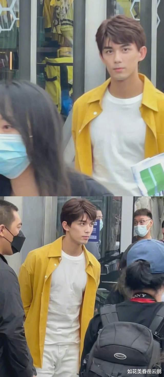 生图|明星扎堆去环球影城，生图和精修图差别太大了，关晓彤又被吐槽土