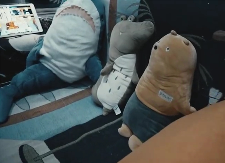 |男生改造13㎡一人居，打造整面球鞋墙，蜗居变成精致独居小屋