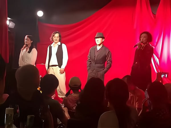 酒吧|演员赵立新并未被驱逐出境，而是进驻高档酒吧，更有粉丝追捧