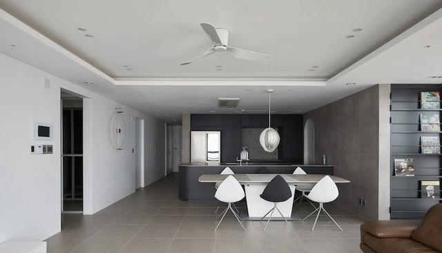 |卖掉2套小户型,买下179㎡大平层,简约风很高级,只住3人很阔气