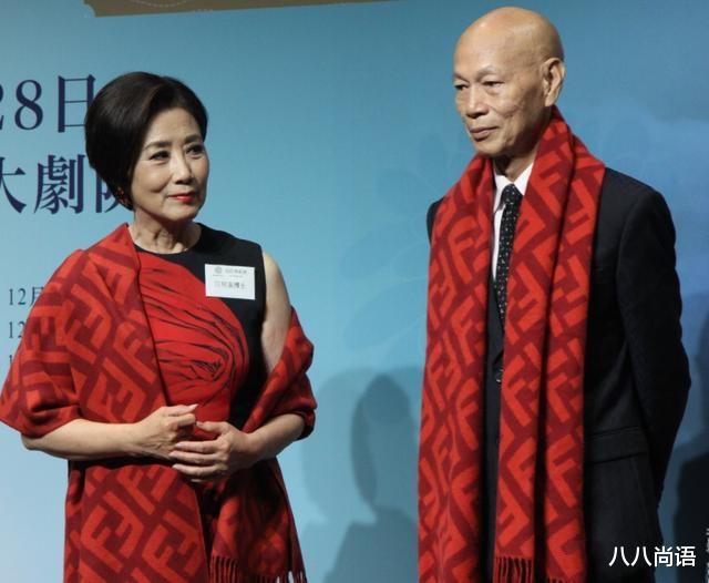 发型 汪明荃新造型曝光，发型是顶级发型师Kim剪的，干女儿也久违出镜