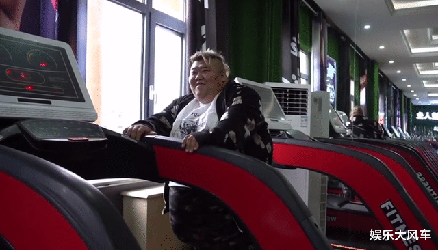 底妆 600斤胖猴仔报名训练营开始减肥,进门第一句话问教练:管饭吗?