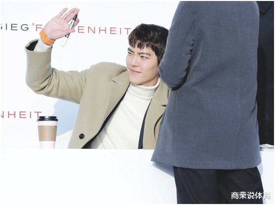 金宇彬|韩国男神金宇彬,三年抗癌治疗结束,女朋友不离不弃!