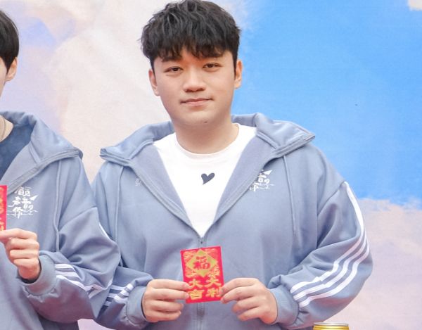 家有儿女|《家有儿女》小雨长大了，25岁近照曝光，减肥成功帅出新高度