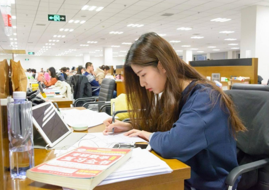 考研|大龄研究生找工作被嫌弃，HR的理由很心酸，你还在逃避式考研吗