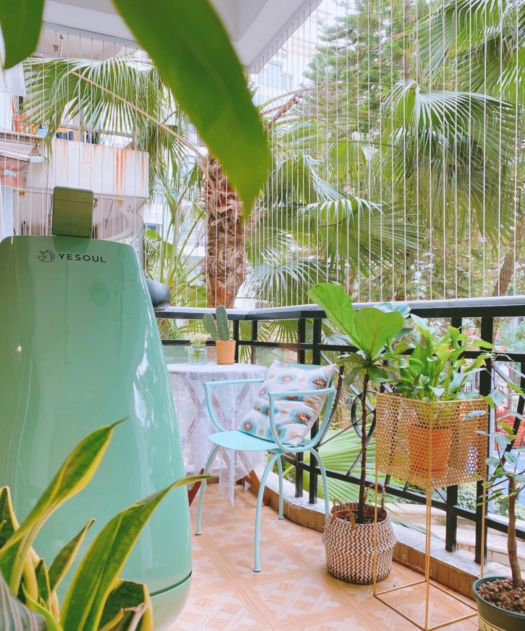 |她家85平米，家居氛围太温暖人心了，餐厅做个小抬高，真有个性