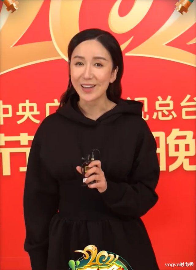 生图|央视春晚女星集体送祝福，关晓彤不PS也好看，周冬雨生图不敢认