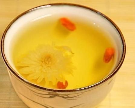 痰液|黄痰是热，白痰是寒？中医提醒：咳出4类痰液，可能是肺不好了