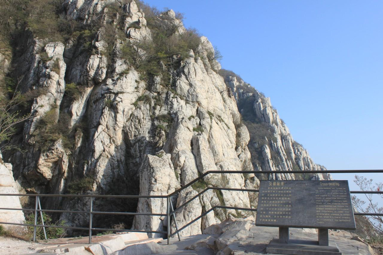 河南 除了中岳嵩山，河南还有什么山值得攀登呢？