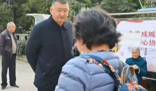 别墅|杜妈开始变卖名下别墅房产，要求全款付账，这是要跑路了？