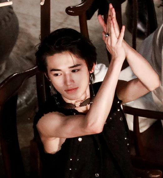 龚俊|粉丝好励志，凭实力和宋亚轩同框，一起比心的画面像偶像剧