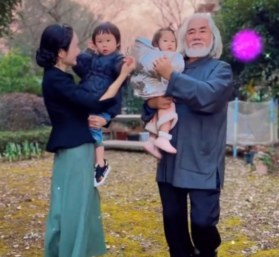 张纪中|张纪中频繁秀恩爱，夫妻年龄差距大，尴尬被问怎么叫岳父岳母