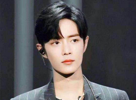 肖战|低调工作近8个月，肖战又圈粉无数，华人娱乐圈大姐大也沦陷！