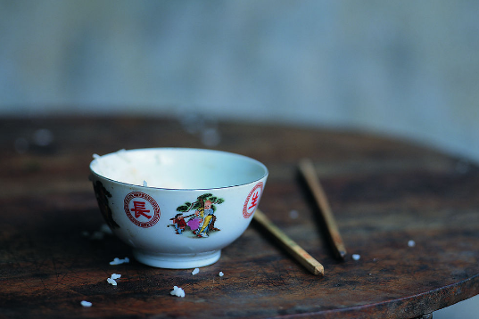 时尚舒适家 一旦发现家中有这种碗，你就离大难临头，破财破产不远了！