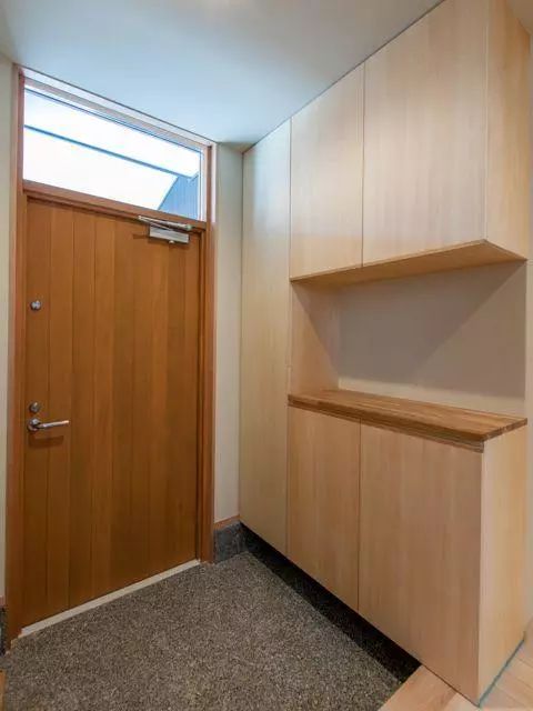 |玄关做成下沉式，哪怕面积再小都能坐着换鞋，漂亮实用，家里还没灰！