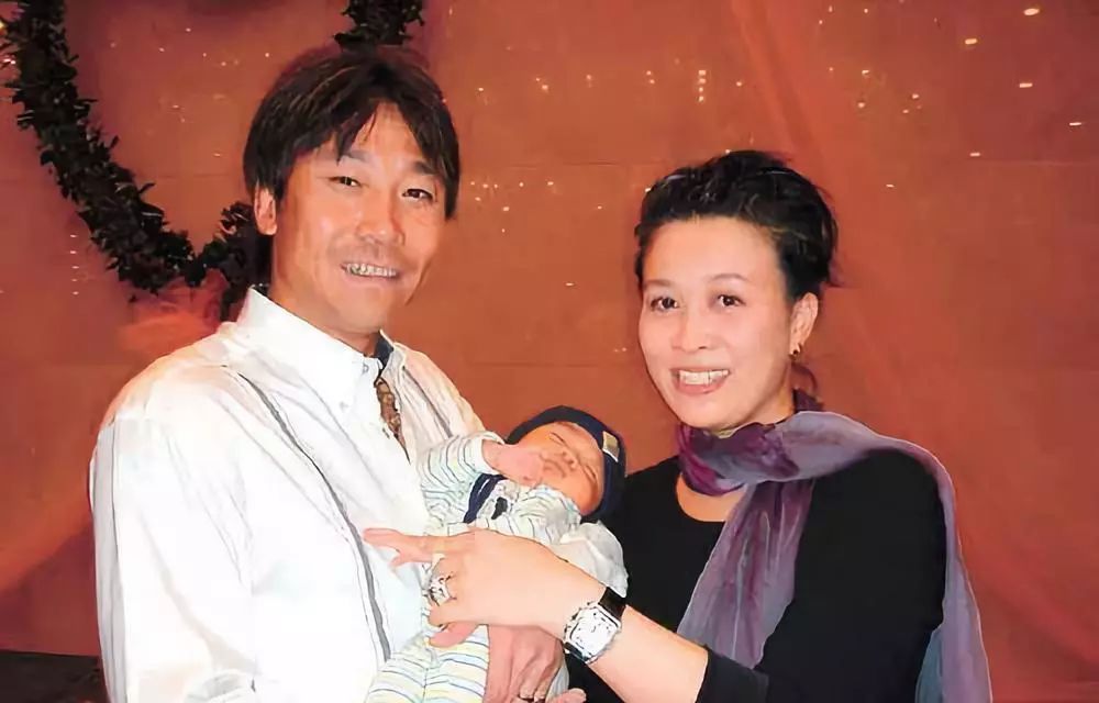 那英|那英爱他十年，生下孩子却连名分都没，2个私生子只生不养！