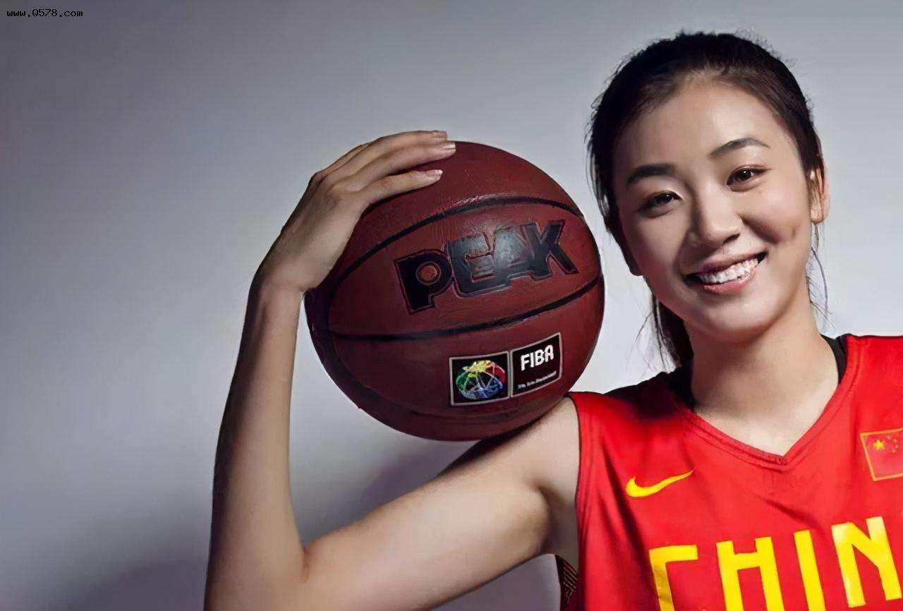 王宝泉|篮坛女神发文退役，郭艾伦送祝福，他的回复扎心了，网友：在一起